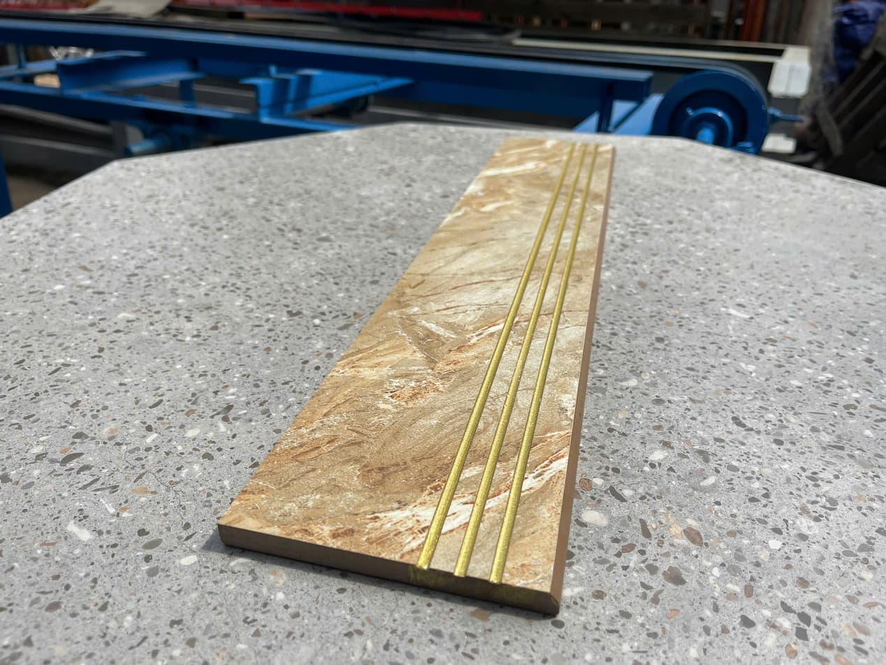 Bo gạch len tường