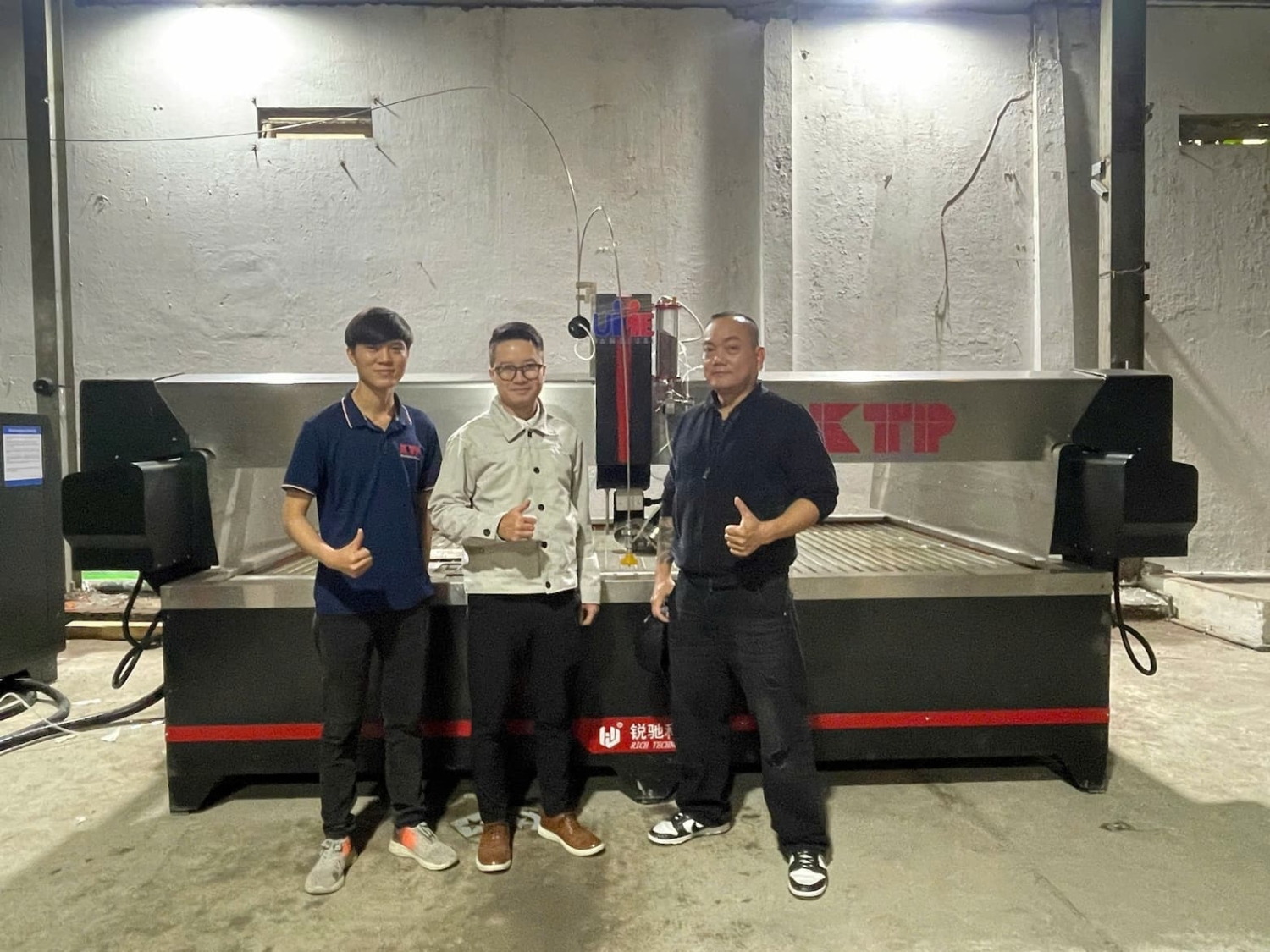 Hoàn thành đơn hàng máy cắt tia nước