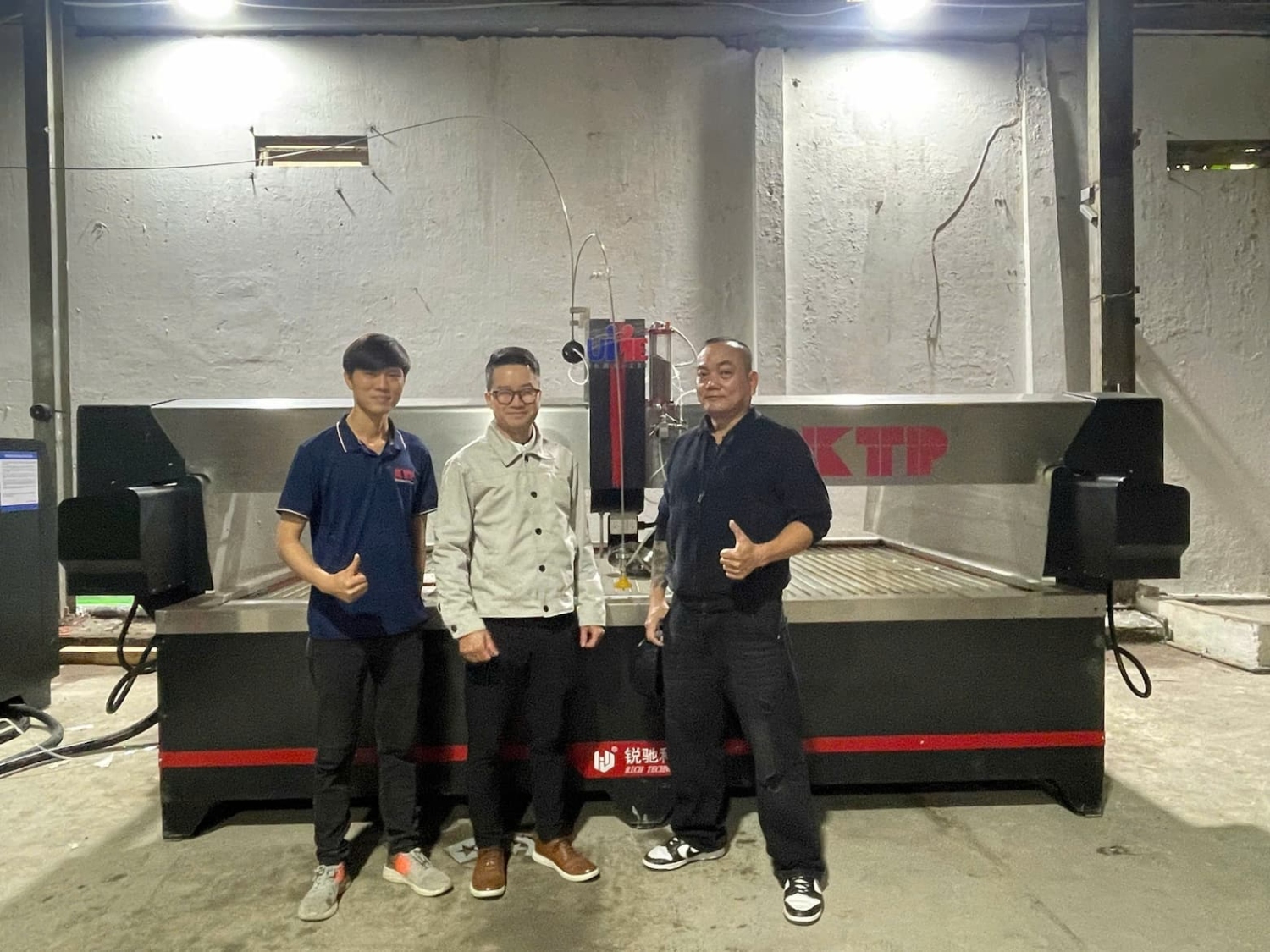 Hoàn thành đơn hàng máy cắt tia nước