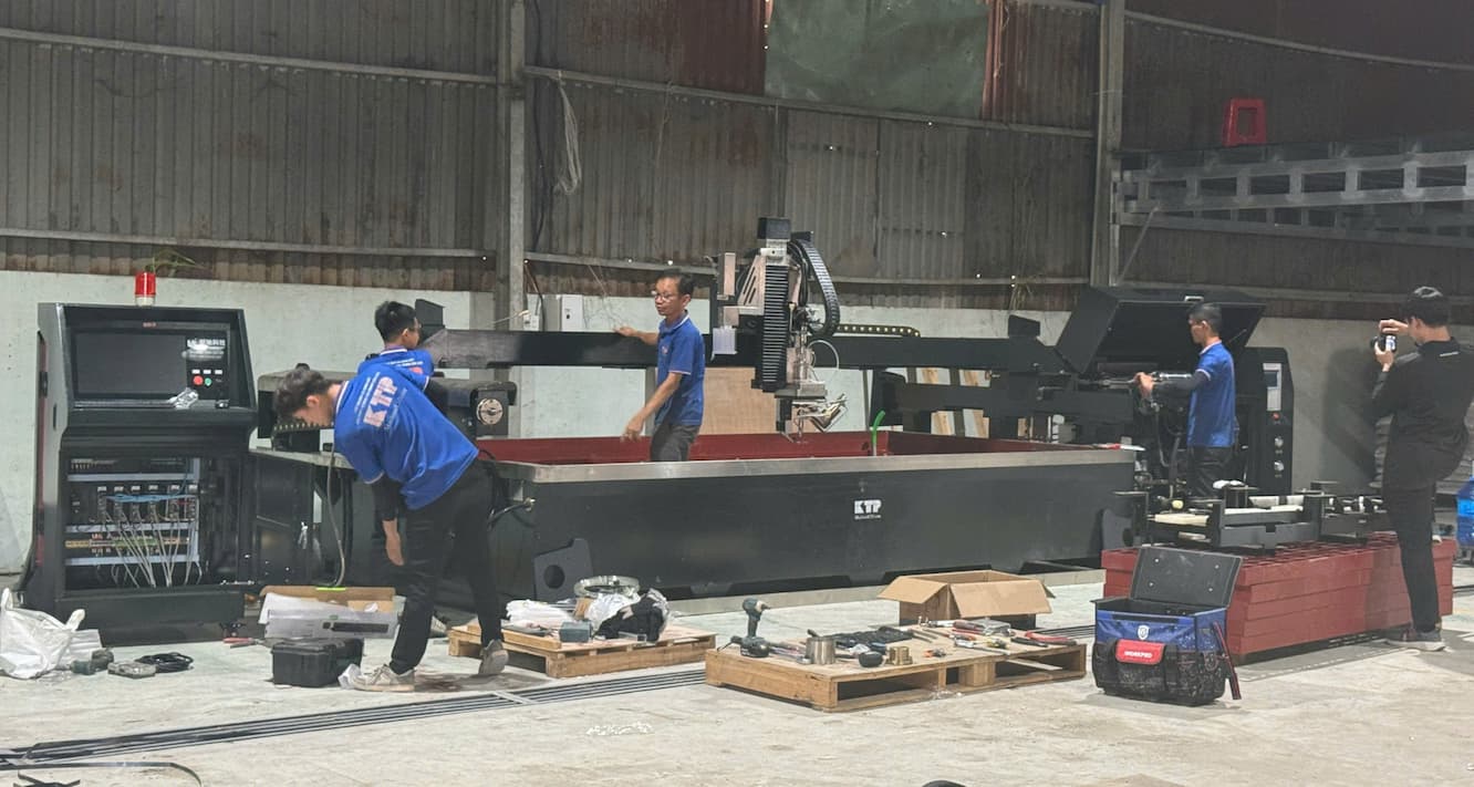 Máy cắt tia nước cao cấp