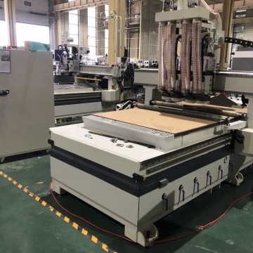 Máy cắt CNC